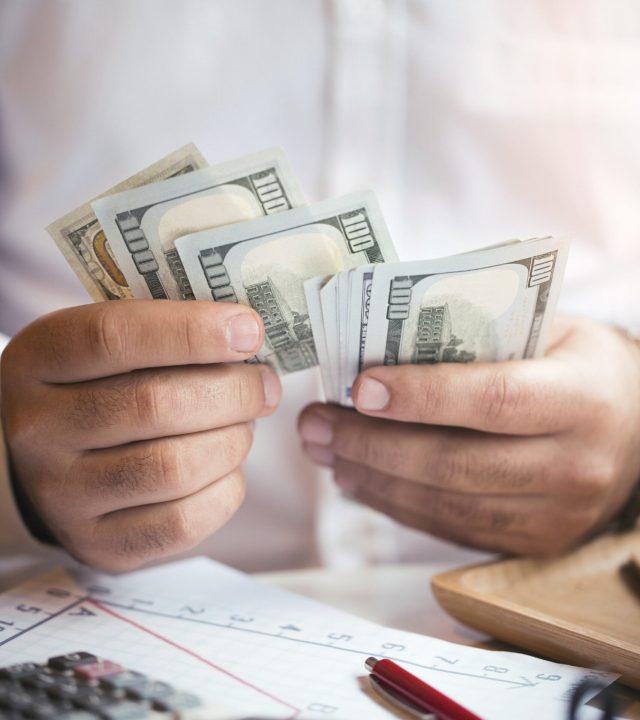Hands.With.Money